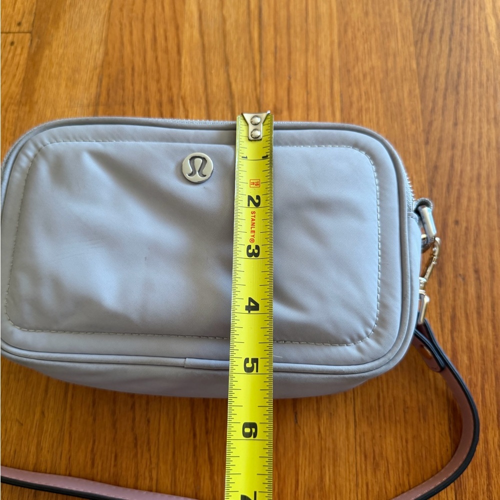lululemon athletica Light Gray Crossbody Pouch with Removable Strap - Picture 5 of 5